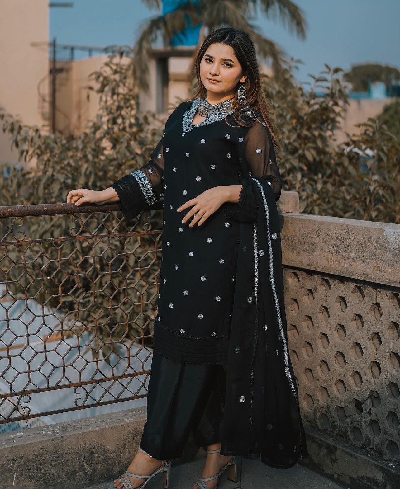 HANIA AMiR Shafoon Embroidered 3pcs Black Color.